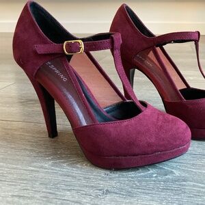 Women’s Size 7 velvet burgundy platform heels
